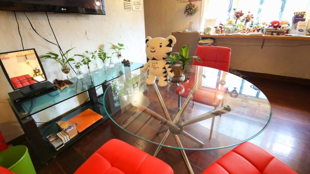 Comeinn Guesthouse Hongdae - Female Only Seoul Exteriör bild