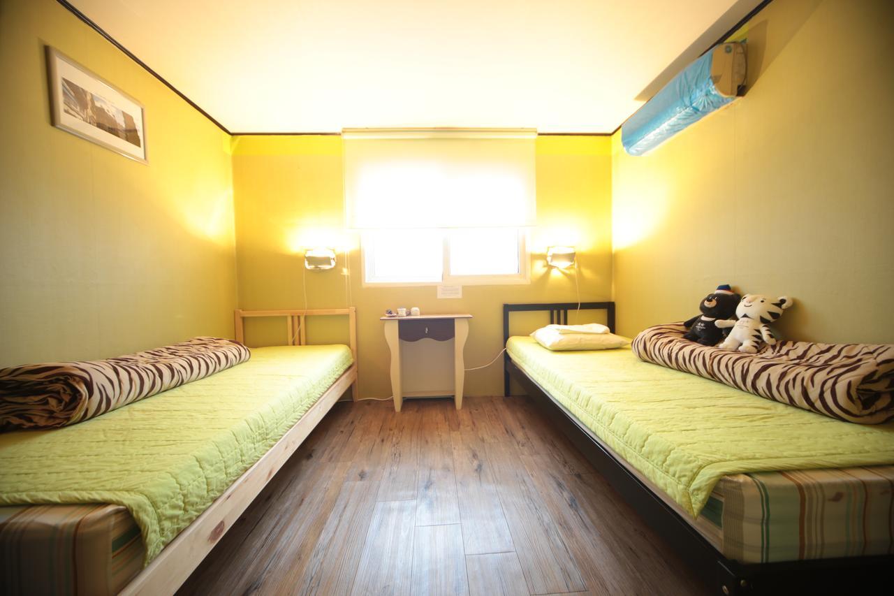 Comeinn Guesthouse Hongdae - Female Only Seoul Exteriör bild